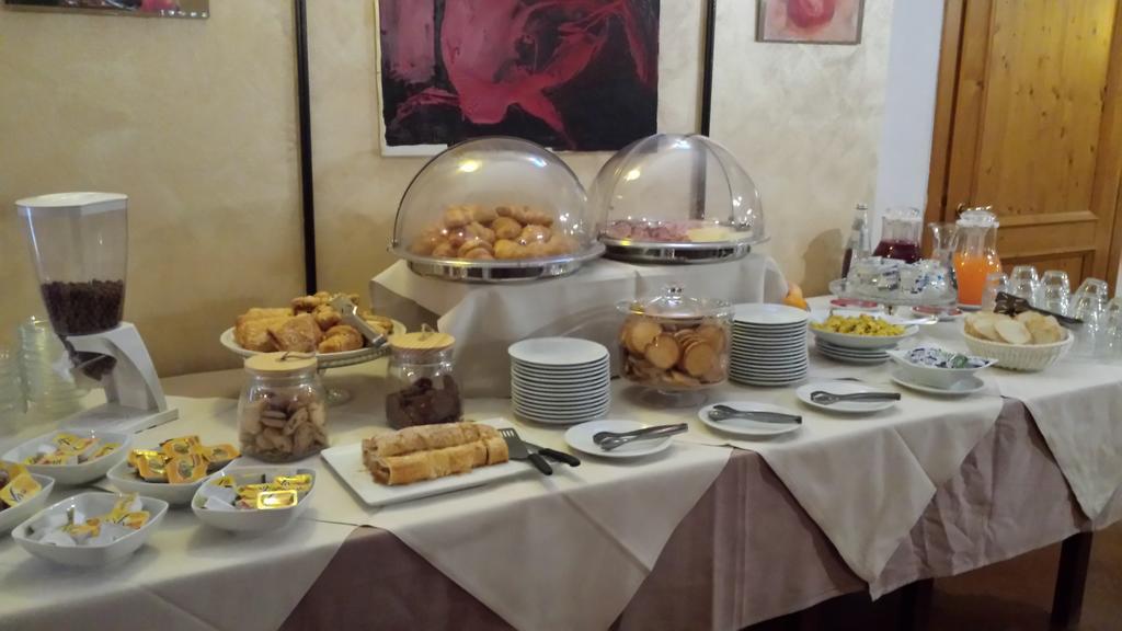 Hotel Al Barco Санто Стино ди Ливенца Екстериор снимка